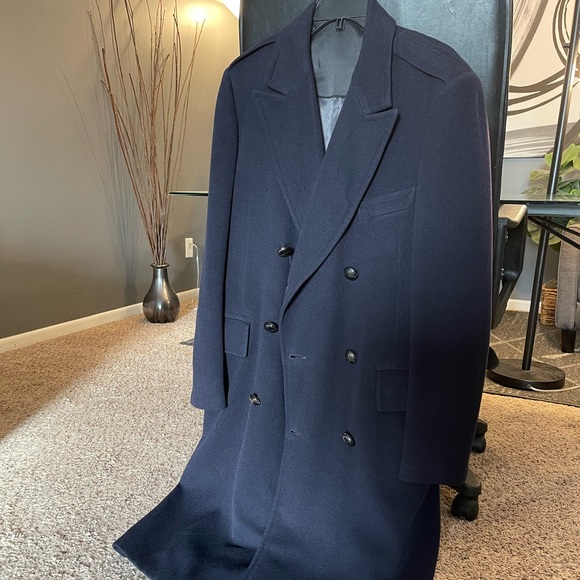 Thick and Warm Paul Stewart Coat. Beautiful Navy Blue Color. UNBELIEVABLE Find! - Picture 5 of 10